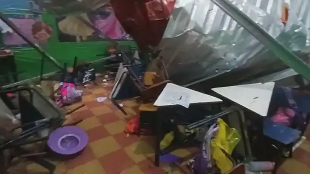 'Video thumbnail for Niñas lesionadas luego del colapso del techo de la escuela en Chiquimula'
