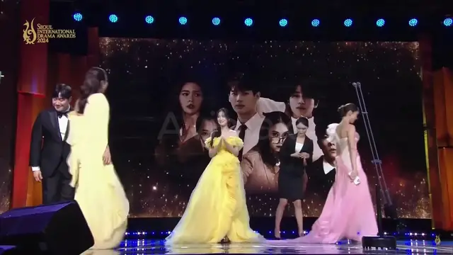 'Video thumbnail for [ENG SUB] kim hye yoon and byeon woo seok Win most popular artist award at seoul international award'