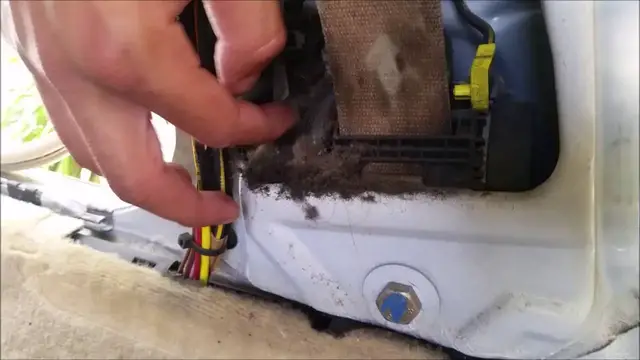 'Video thumbnail for Mercedes Benz Front Seat Belt Removal'