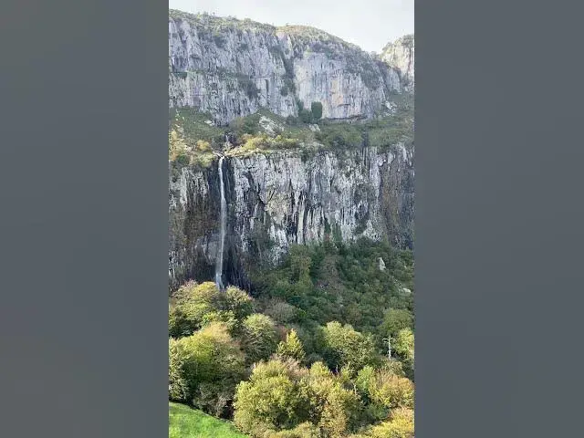 'Video thumbnail for Nacimiento del Asón #cantabria #nature #waterfall'