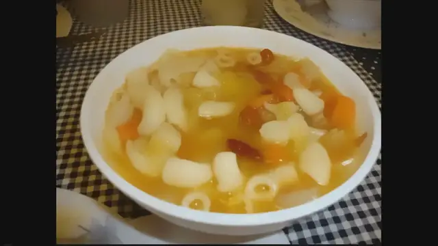 'Video thumbnail for Receta Tradicional de Sopa de Cocido Madrileño: Un Plato Clásico Español'