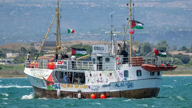'Video thumbnail for New Freedom Flotilla ship sets sail to challenge Gaza blockade'