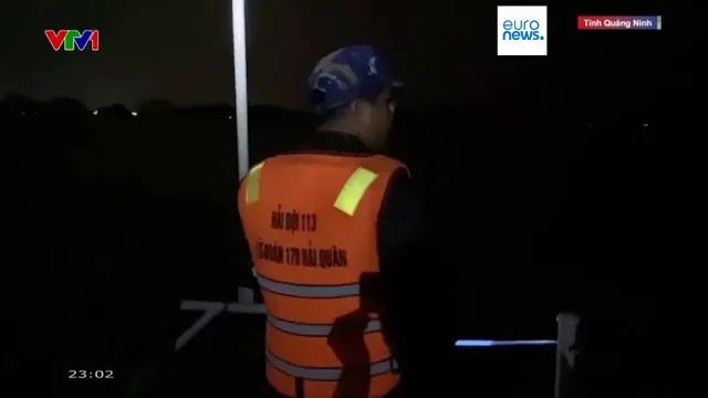 'Video thumbnail for At least 37 dead and several missing after tourist boat capsizes in storm in Vietnam's Ha Long Bay'