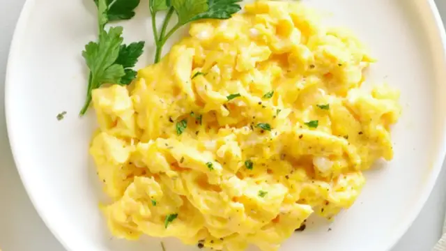 'Video thumbnail for Alton Brown Reveals His Secret To Better Scrambled Eggs'