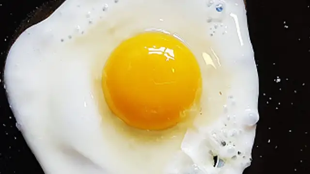 'Video thumbnail for Upgrade Your Fried Eggs With These Ingredients You Never Considered'