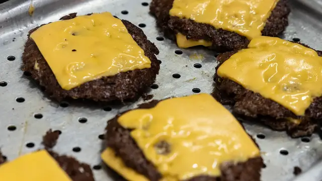 'Video thumbnail for Fast Food Chains That Use The Highest Quality Beef In Their Burgers'