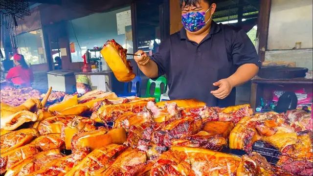 'Video thumbnail for Real Borneo BBQ "Sinalau Bakas" - HUGE WILD BOAR Barbecue in Sabah, Malaysia! *VEGANS BEWARE*'