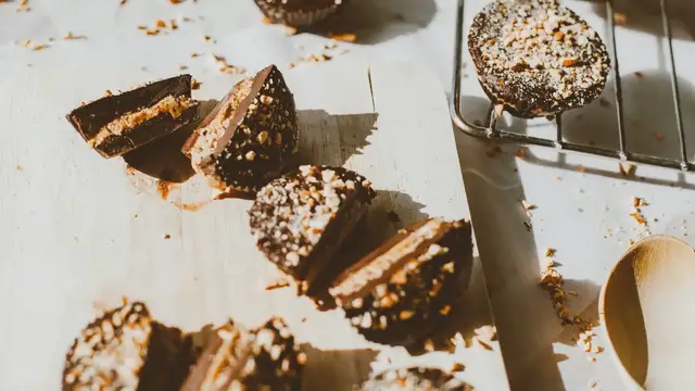 'Video thumbnail for How to Make Irresistible Butterfinger Balls: A No-Bake Treat'