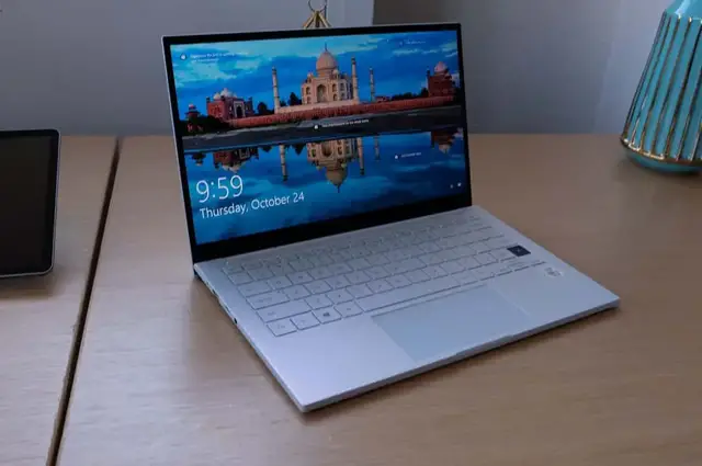 'Video thumbnail for Laptop Buying Guide 2025 - How to Choose the Right Laptop'