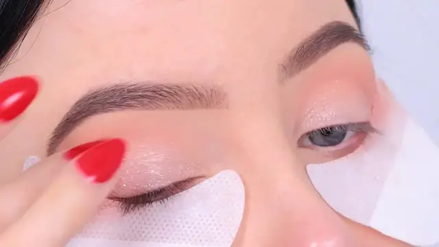 'Video thumbnail for 5 MINUTE Soft Rosy Eye Tutorial for Beginners'