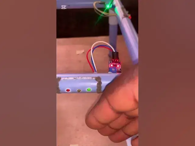 'Video thumbnail for Smart traffic light using IR sensors. #arduino #electronic #short  #irsensor #arduinoide'