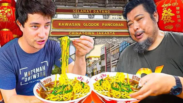 'Video thumbnail for Chinatown Jakarta FOOD HEAVEN!! 10 Indonesian STREET FOODS in Glodok, Indonesia!'