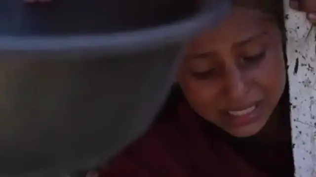 'Video thumbnail for Food arrives in Gaza after Israel pauses some fighting'
