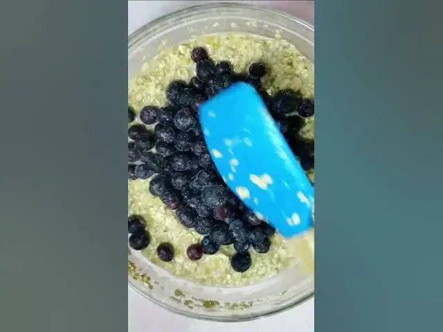 'Video thumbnail for Muffins de avena y arándanos #shorts'
