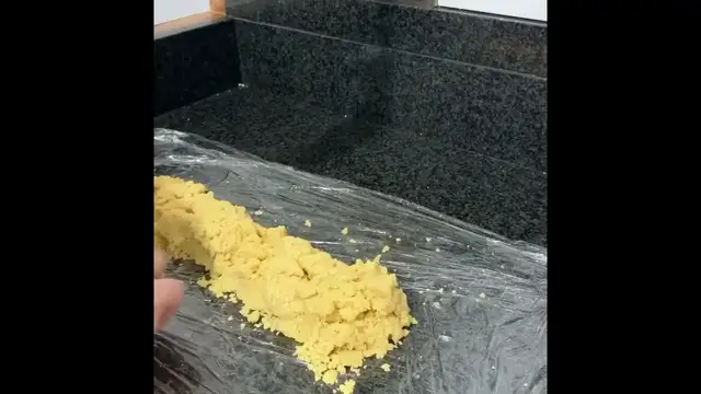 'Video thumbnail for How to roll a perfect cookie dough log?!'