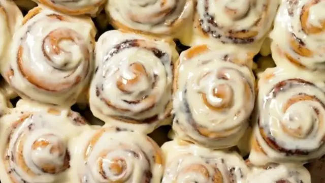 'Video thumbnail for The Real Reason Why Cinnabon's Cinnamon Rolls Are So Delicious'