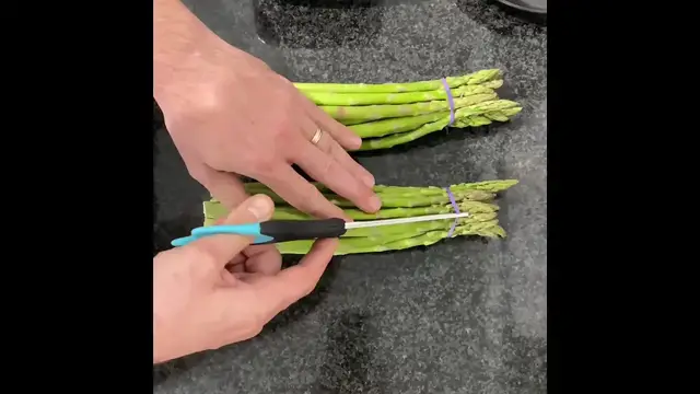 'Video thumbnail for How to trim asparagus'