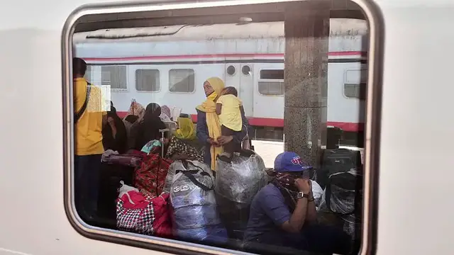 'Video thumbnail for Egypt government scheme offers free train rides home to Sudanese refugees'