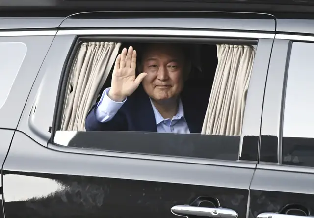 'Video thumbnail for Ousted South Korean president Yoon exits presidential residence'