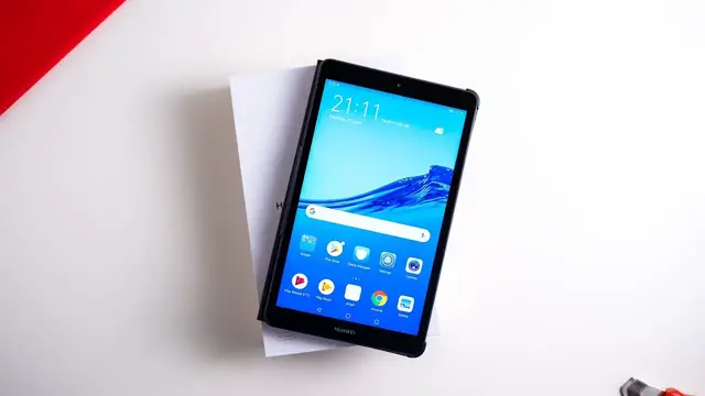 'Video thumbnail for Huawei MediaPad M5 Lite 8 Unboxing & Hands On (Honor Pad 5)'
