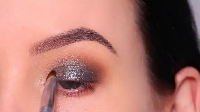 'Video thumbnail for Easy Wearable Smokey Eyes Makeup Tutorial'