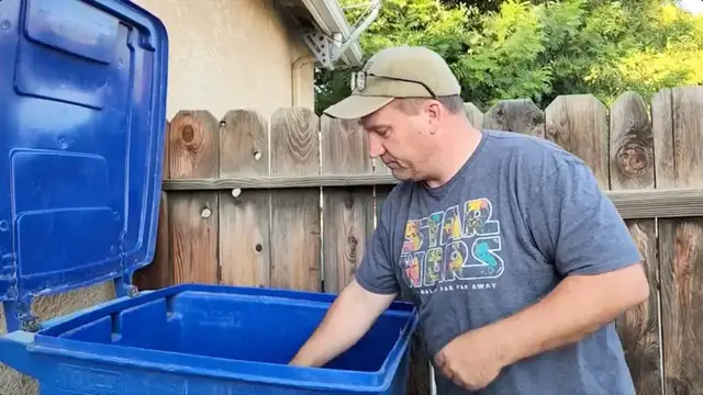 'Video thumbnail for Don't toss your leftover milk jugs before you see this GENIUS idea!'