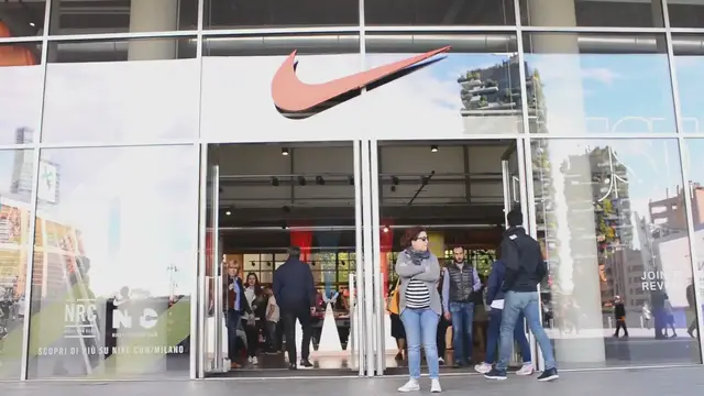 'Video thumbnail for Nike React Pegasus Trail 4 GTX: A Trail-Ready Marvel with Enhanced Grip'