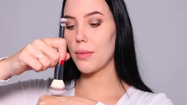'Video thumbnail for Soft And Easy Everyday Makeup Tutorial'