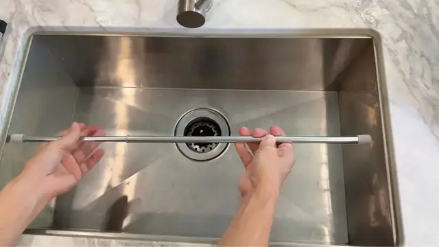 'Video thumbnail for Stick a tension rod in your kitchen sink... (This is BRILLIANT!)'