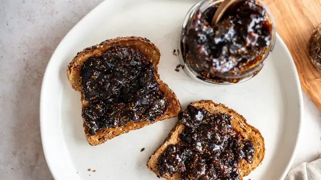 'Video thumbnail for Homemade Fig Jam (With Dried Figs) Recipe'