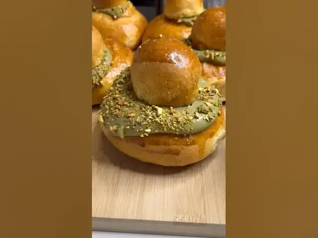 'Video thumbnail for Brioche col tuppo ร la crรจme de pistache #recetteitalienne #brioche'