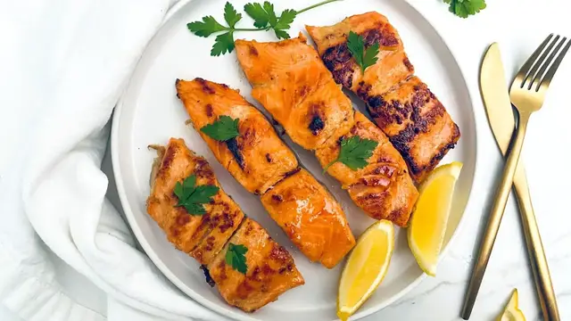 'Video thumbnail for 5-Ingredient Grilled Salmon Recipe'