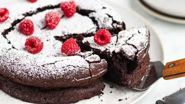 'Video thumbnail for Passover-Friendly Chocolate Cake Recipe'