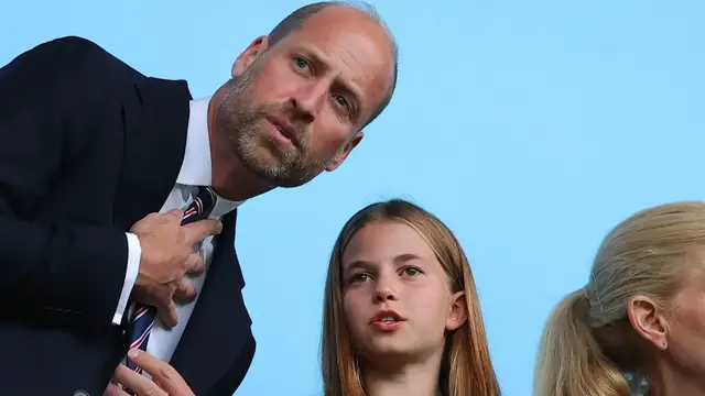 'Video thumbnail for Charlotte And William's Father-Daughter Moment Has Royal Fans Swooning'