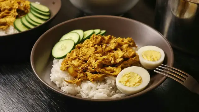 'Video thumbnail for Revamp Leftover Chicken With Our Chicken Pastil Recipe'
