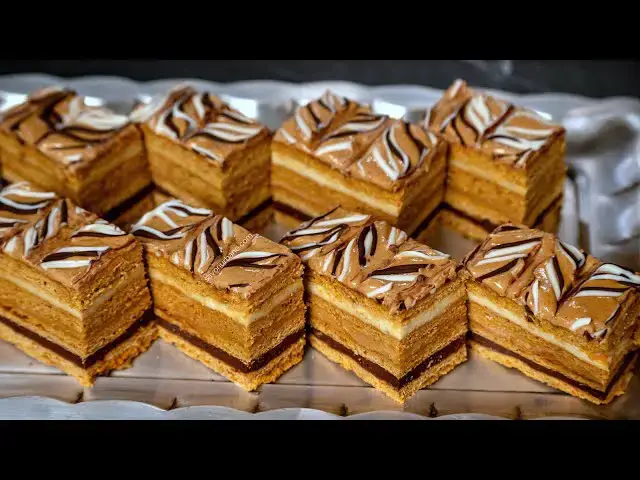 'Video thumbnail for Prăjitura Trio cu Miere - foi și 3 creme: caramel, mascarpone, ciocolată, decor mozaic Savori Urbane'