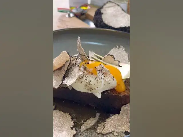 'Video thumbnail for BRUSCHETTA UOVO POCHร & TARTUFO @Giorgialadytruffle #uovo #truffle #tartufo #cuisineitalienne'