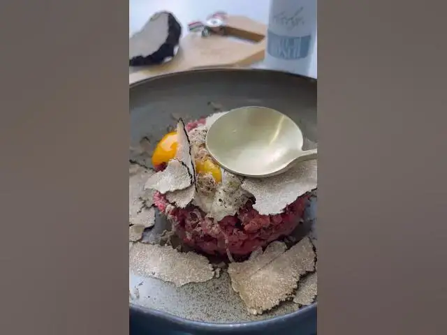 'Video thumbnail for TARTARE UOVO POCHร & TARTUFO ESTIVO @Giorgialadytruffle #tartare #tartufo #recetteitalienne'