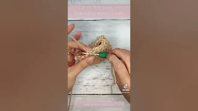 'Video thumbnail for The only way to crochet in the round seamlessly. It’s easy I promise! 🤞🏼 #crochettips'