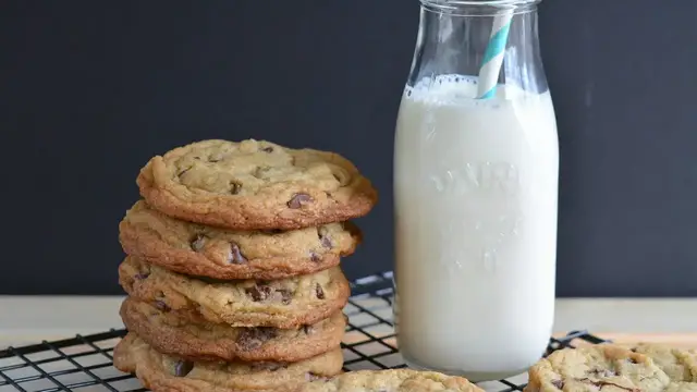 'Video thumbnail for Chocolate Chip Cookies Recipe | How To Make Chocolate Chip Cookies | SyS'