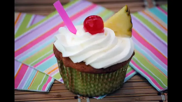 'Video thumbnail for Piña Colada Cupcakes Recipe - How To Make Piña Colada Cupcakes - Sweetysalado.com'