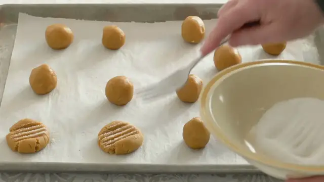 'Video thumbnail for Peanut Butter Cookies: A Simple and Delicious Recipe'