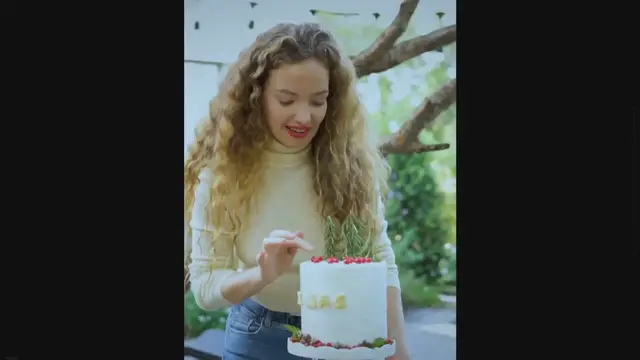 'Video thumbnail for Chocolate Truffle Bomb Cake Recipe: Best 5 step'