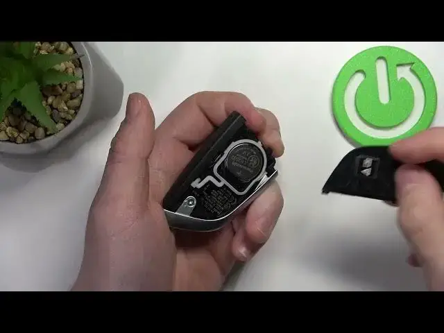 'Video thumbnail for How to Change Car Key Battery for BMW X2 ( 2017 - now ) - Open Car Key'