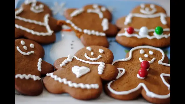 'Video thumbnail for GINGERBREAD MEN COOKIES | How To Make Gingerbread Cookies | SyS'