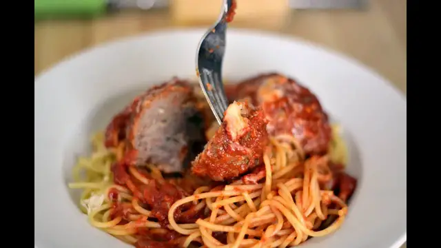 'Video thumbnail for Spaghetti & Meatballs Recipe | How To Make Spaghetti & Meatballs | SyS'