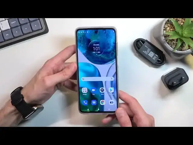 'Video thumbnail for What comes with brand new MOTOROLA Moto G52 | Motorola UNBOXING'