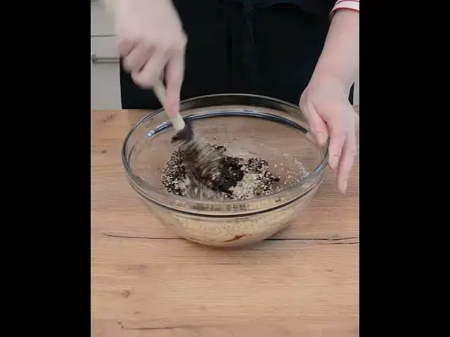 'Video thumbnail for Prăjitura cu aluat răzuit și gem #prajituri #desert  #bucatearomate'