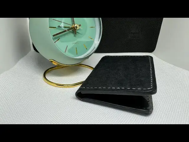'Video thumbnail for How to Make a Simple 8 Card Bifold Leather Card Wallet | Beginner Project'