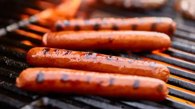 'Video thumbnail for Chef Reveals One Mistake Everyone Makes When Grilling Hot Dogs'